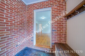 10 Enka Oak St in Candler, NC - Building Photo - Building Photo