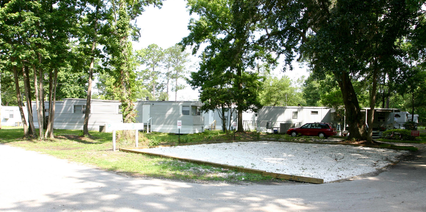 Pineland Garden Mobile Home Park in Jacksonville, FL - Building Photo