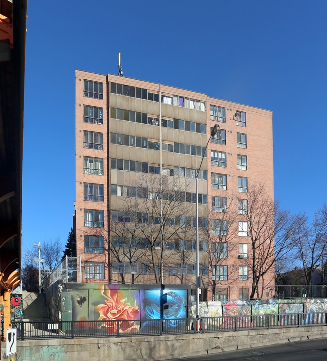 Perth Ave Housing Co-op in Toronto, ON - Building Photo