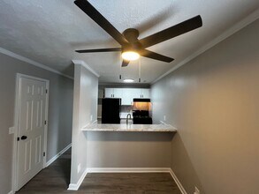 5850 Century Oaks Dr in Fayetteville, NC - Building Photo - Building Photo