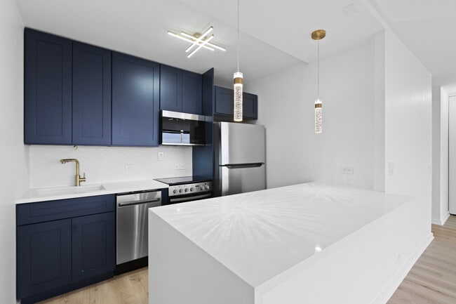 property at 4343 N Clarendon Ave