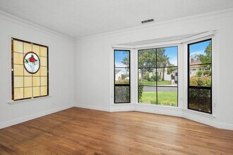6111 W 75th St in Los Angeles, CA - Building Photo - Building Photo