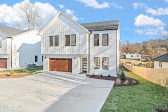 7826 S Northshore Dr in Knoxville, TN - Foto de edificio - Building Photo