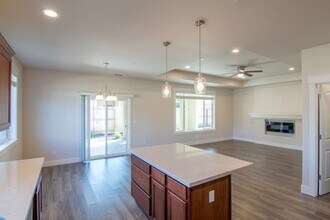 6073 Fallworth Dr in Redding, CA - Building Photo - Building Photo