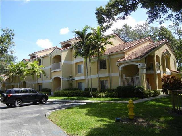 2405 NW 33rd St in Oakland Park, FL - Building Photo