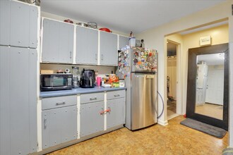 1580 Hartford-New London Turnpike in Montville, CT - Building Photo - Building Photo