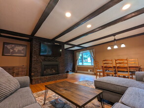 279 Maple St in Franklin, MA - Building Photo - Building Photo