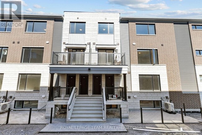 property at 913 Creekway Private
