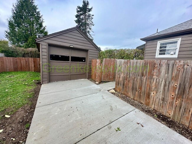 1137 NE 60th Ave in Portland, OR - Building Photo - Building Photo