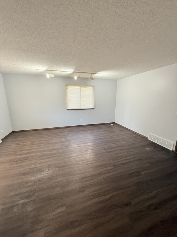 509 Sunnyside Ln in Hopkins, MN - Building Photo - Building Photo