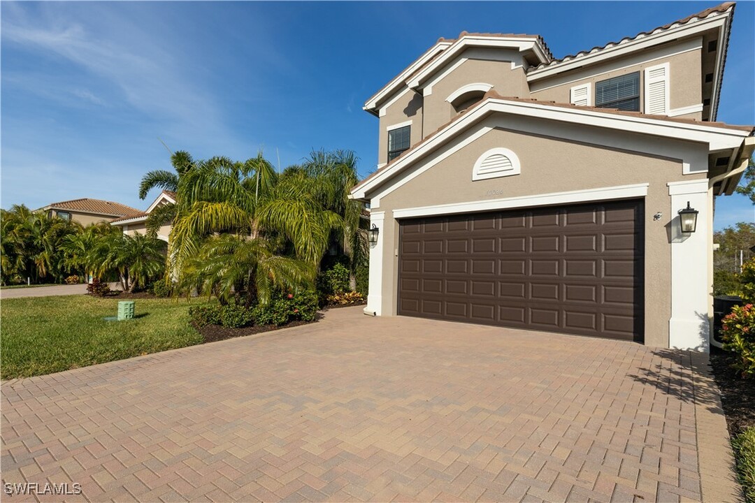 10026 Windy Pointe Ct in Ft. Myers, FL - Foto de edificio