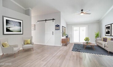 372 W Larona Ln in Tempe, AZ - Building Photo - Building Photo