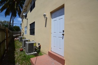 1006 10th St in West Palm Beach, FL - Building Photo - Building Photo