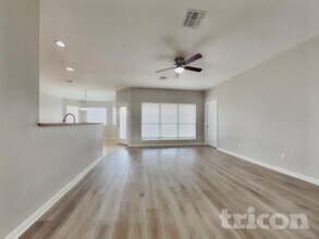 2164 Bentwood Dr in New Braunfels, TX - Foto de edificio - Building Photo