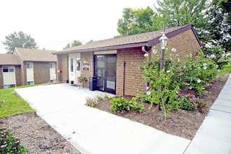 Hilltop Manor Apartments in Orrville, OH - Building Photo - Building Photo