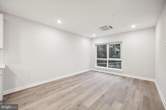 3449 Scotts Ln, Unit A409 in Philadelphia, PA - Building Photo - Building Photo