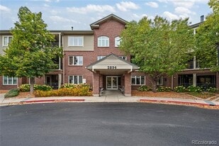 2894 W Riverwalk Cir in Littleton, CO - Building Photo