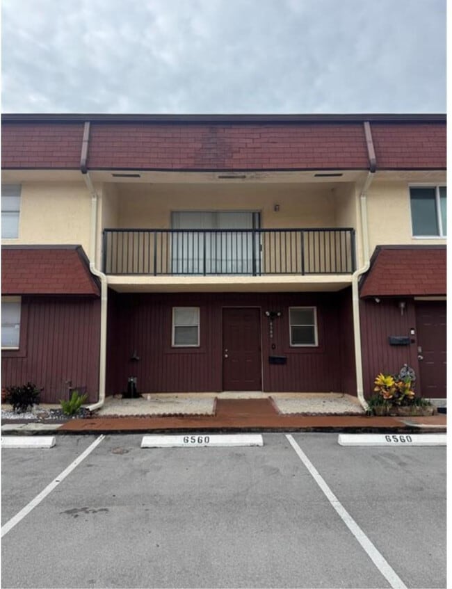 6560 SW 41st Pl in Davie, FL - Building Photo - Building Photo