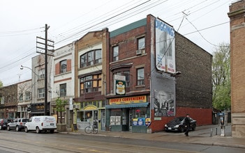 894 Queen St E in Toronto, ON - Building Photo - Building Photo