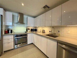 1600 NE 1st Ave in Miami, FL - Building Photo - Building Photo