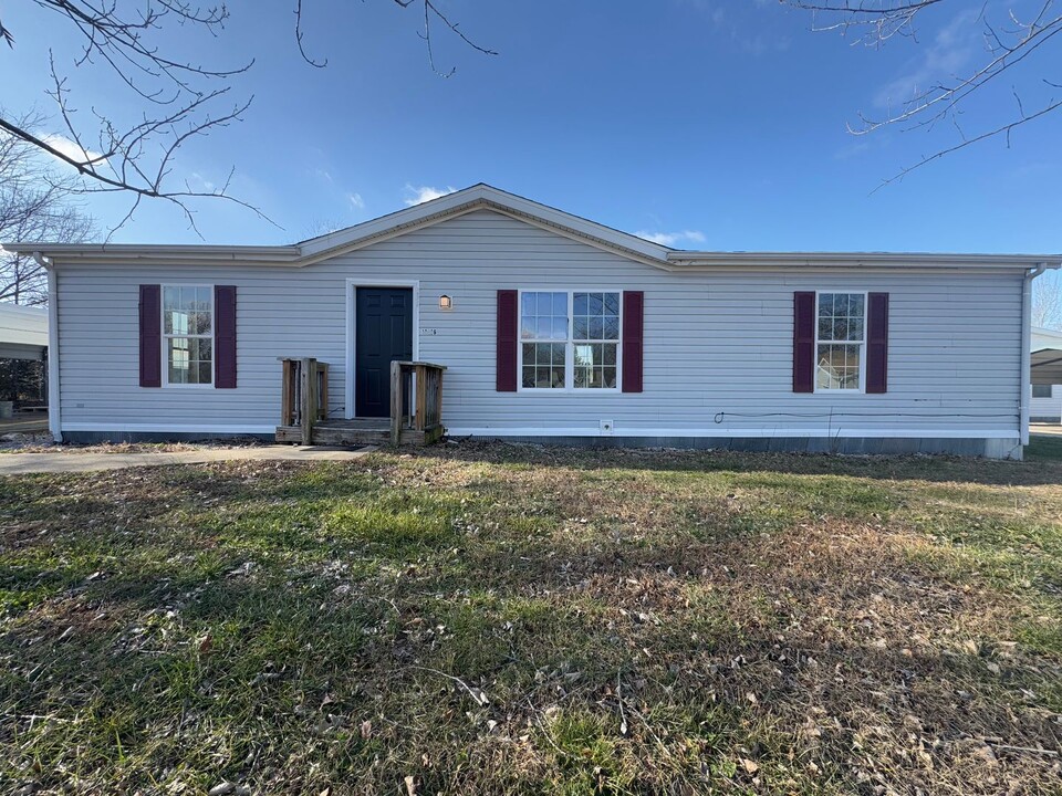 18236 Loyalty Ln in St. Robert, MO - Building Photo