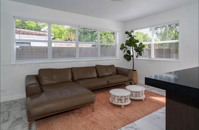 35 SW 28th Rd in Miami, FL - Building Photo - Building Photo