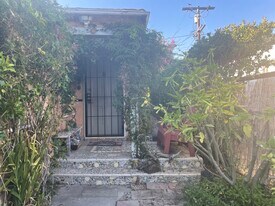 8547 Airdrome St, Unit 8547 in Los Angeles, CA - Building Photo