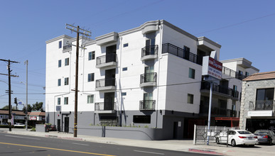 Louise Villas at Northridge in Northridge, CA - Building Photo - Building Photo