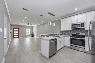 4903 Mallow St in Houston, TX - Building Photo - Building Photo