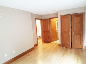 2440 Massachusetts Ave, Unit #7 in Cambridge, MA - Building Photo - Building Photo