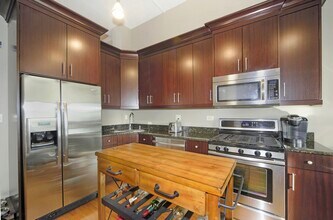 812 W Van Buren St, Unit 6C in Chicago, IL - Foto de edificio - Building Photo