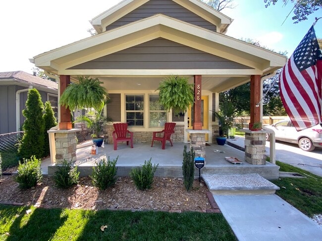 property at 828 S 10th St