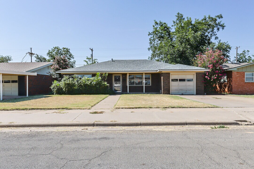 2505 52nd St in Lubbock, TX - Building Photo