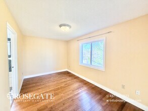 15 Hofstetter Ave in Kitchener, ON - Building Photo - Building Photo