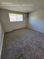 1444 W River Rd N in Elyria, OH - Building Photo