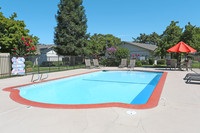 Meadowbrook Apartments in Fresno, CA - Building Photo - Building Photo