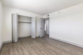 Nordica Bay in St. Petersburg, FL - Building Photo - Interior Photo