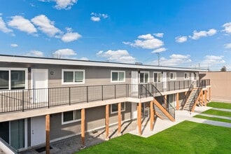 Fully Remodeled, Modern Living Inside  and  in Tacoma,  WA in Tacoma, WA - Foto de edificio - Building Photo