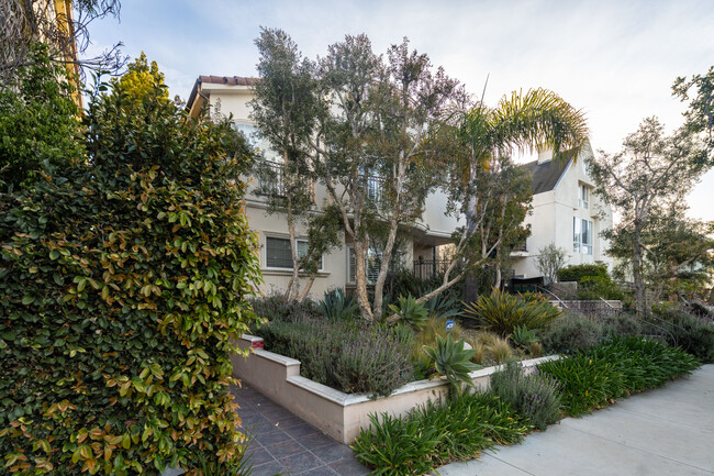 Condominiums in Santa Monica, CA - Building Photo - Primary Photo