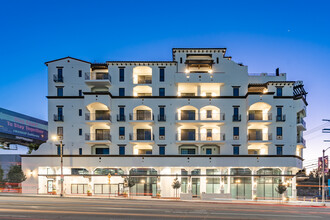 RBM LaBrea & 12th Apartments in Los Angeles, CA - Foto de edificio - Building Photo