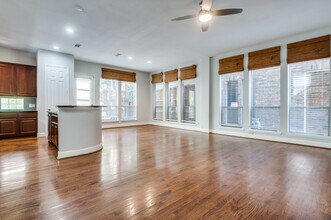 909 City Side Ln in Dallas, TX - Building Photo - Building Photo
