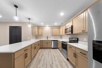 3200 Noble Dr in Mankato, MN - Foto de edificio - Building Photo