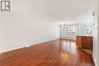 239 Meadowbreeze Dr in Ottawa, ON - Building Photo - Building Photo