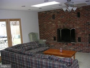 1102 E Holly Ave in Sterling, VA - Building Photo - Building Photo