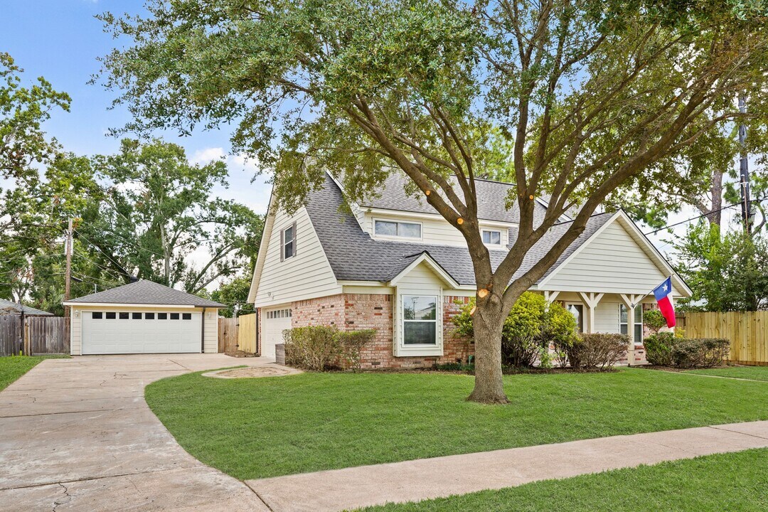 10226 Rothbury St in Houston, TX - Building Photo