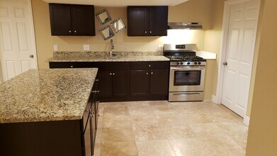 3250 Jasmine St, Unit B in Denver, CO - Building Photo - Building Photo