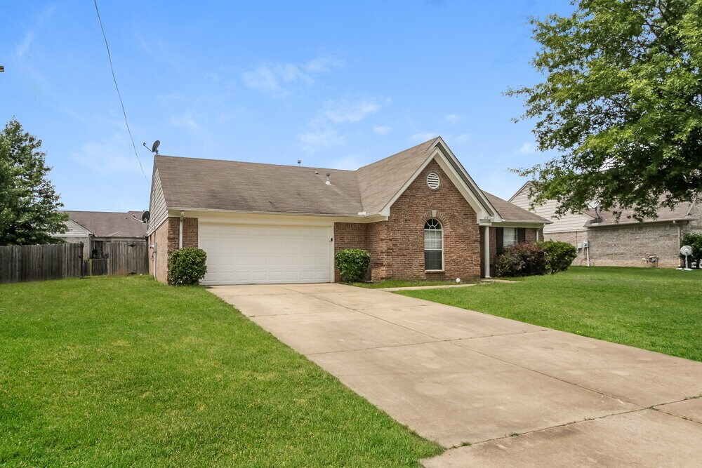 6331 White Hawk Ln in Olive Branch, MS - Building Photo