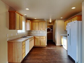 195 E Poplin St in Kuna, ID - Building Photo - Building Photo