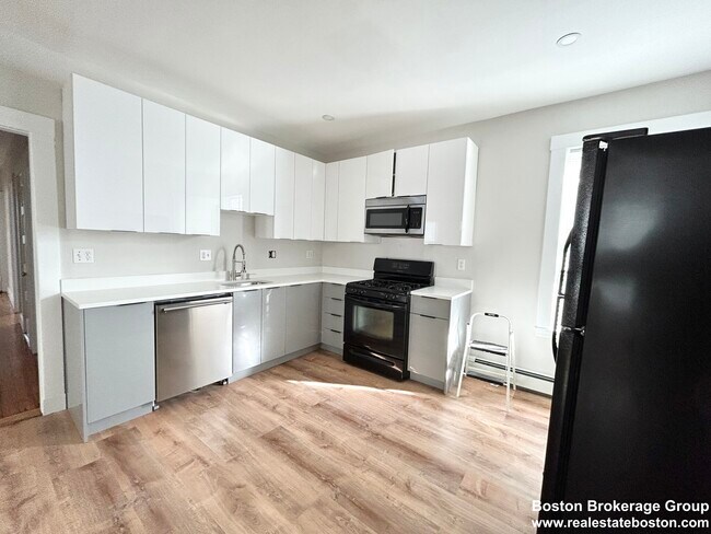 24 Willis St, Unit 2 in Boston, MA - Foto de edificio - Building Photo