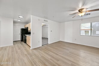 3065 N 67th Ave in Phoenix, AZ - Building Photo - Building Photo